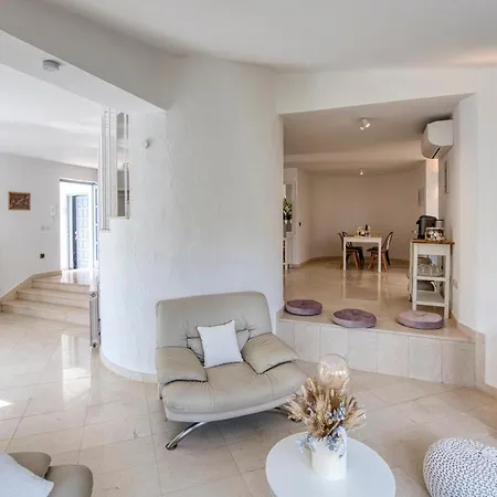 Kata Villa *