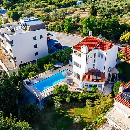 Villa Kata *