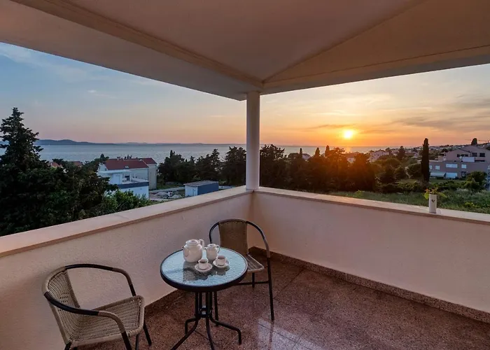 Kata ヴィラ ザダル